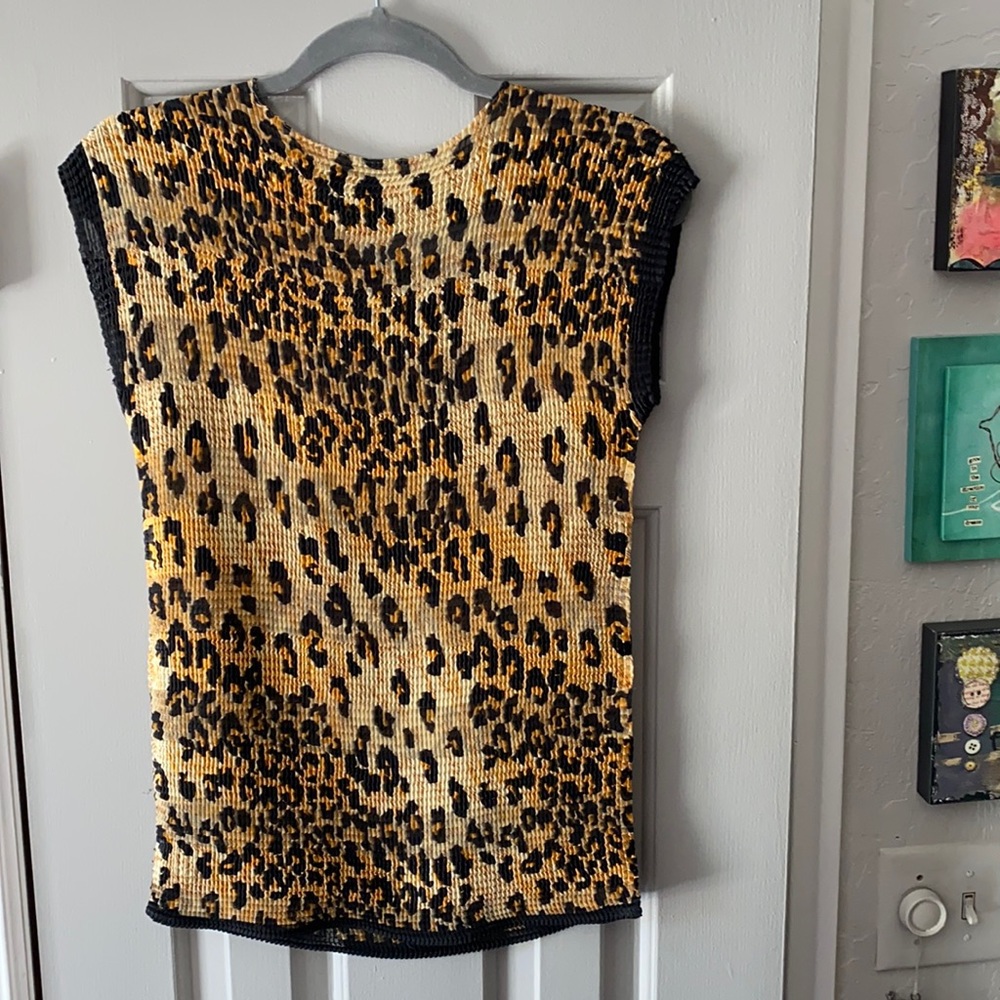 ⭐️HP⭐️Rare Babette stretch + crinkle beaded blouse